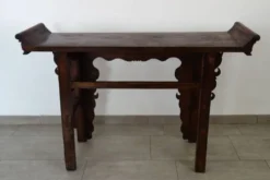 Antique console d'autel décorée, Chine début XXème