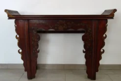 Antique console d'autel décorée, Chine début XXème