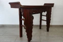Antique console d'autel décorée, Chine début XXème