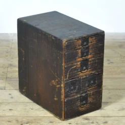 Antique japonais ko-dansu avec ferrures en fer d'origine, vers 1900
