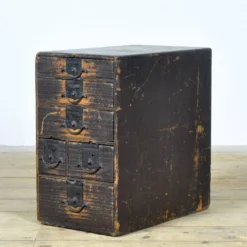 Antique japonais ko-dansu avec ferrures en fer d'origine, vers 1900