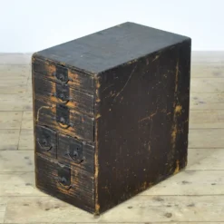 Antique japonais ko-dansu avec ferrures en fer d'origine, vers 1900