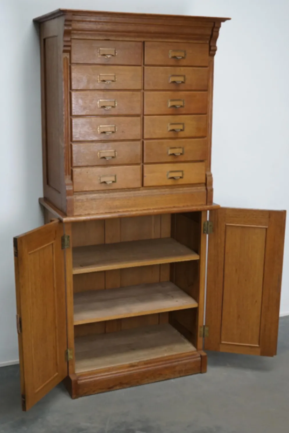 Apothecary or oak binder Netherlands 1930s