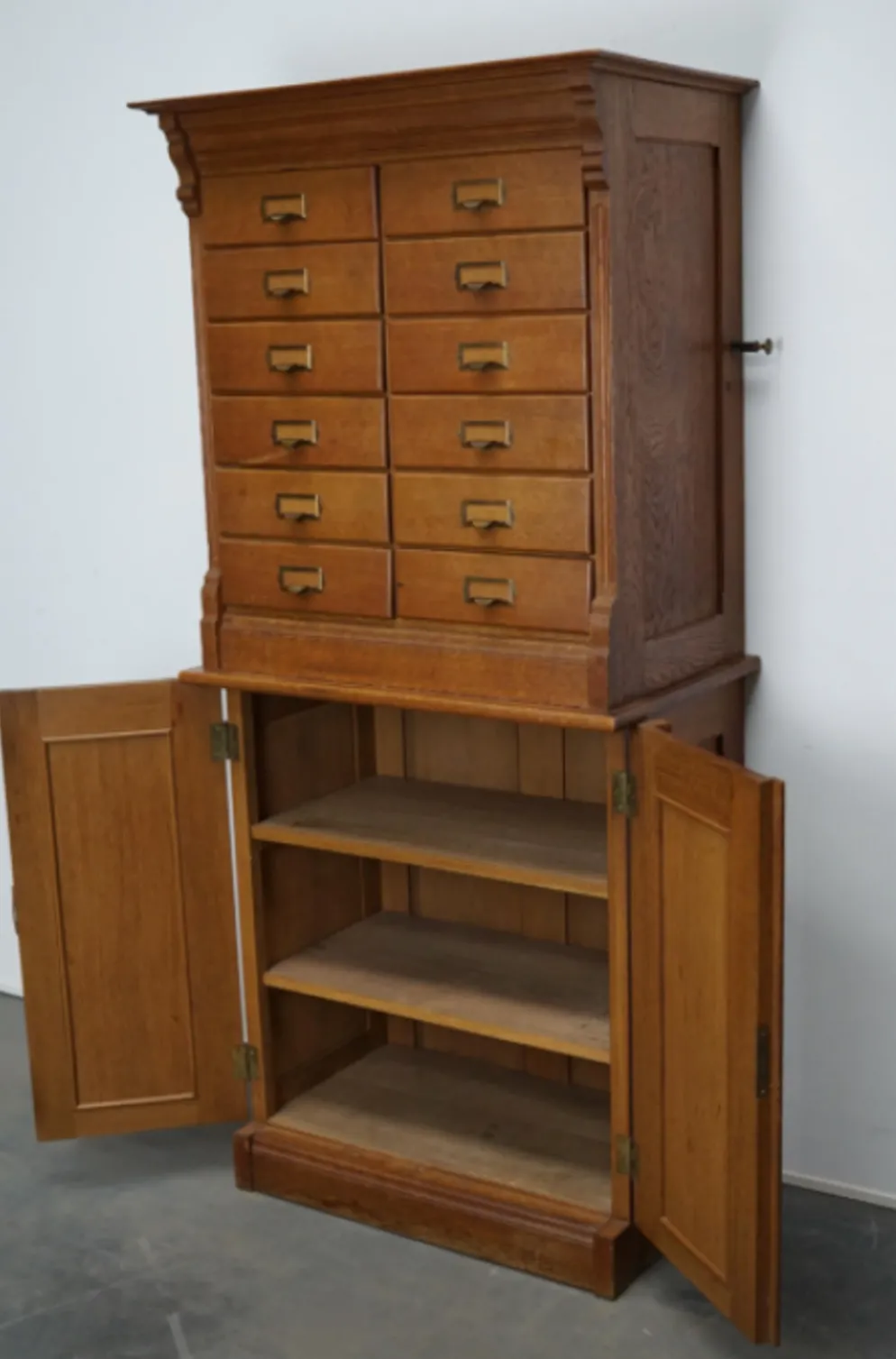 Apothecary or oak binder Netherlands 1930s