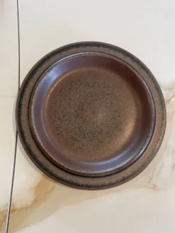 Arabia Ruska 7 grandes assiettes, by Ulla Procopé