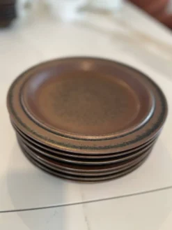 Arabia Ruska 7 grandes assiettes, by Ulla Procopé
