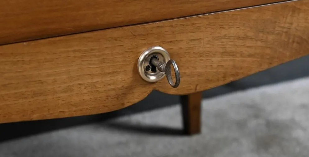 Argentier Petite Commode en Noyer Massif – 1940