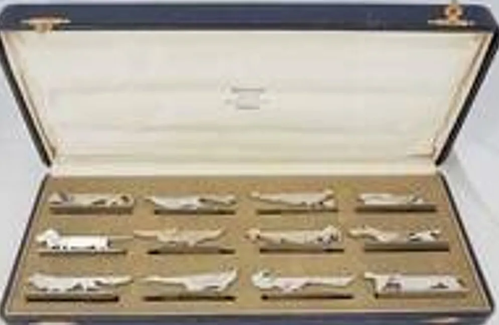 Aristide Colotte, 12 porte-couteaux animaliers, Art Déco, excellent état, écrin.