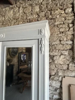 Armoire ancienne avec miroir