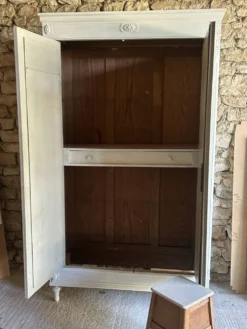 Armoire ancienne avec miroir