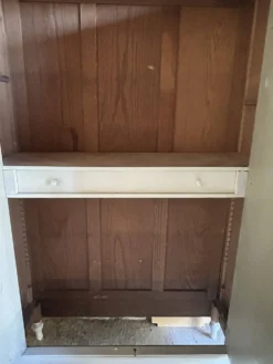 Armoire ancienne avec miroir