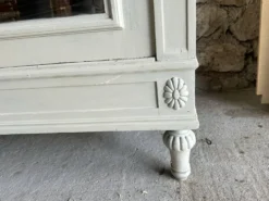Armoire ancienne avec miroir