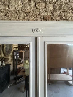 Armoire ancienne avec miroir