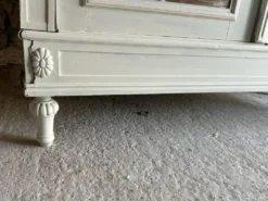 Armoire ancienne avec miroir