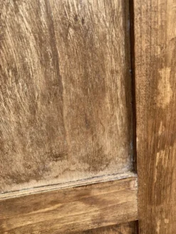 Armoire ancienne - bonnetière en bois