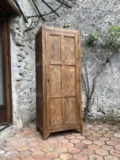 Armoire ancienne - bonnetière en bois
