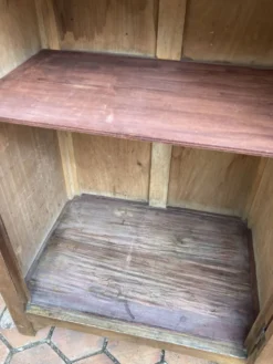 Armoire ancienne - bonnetière en bois