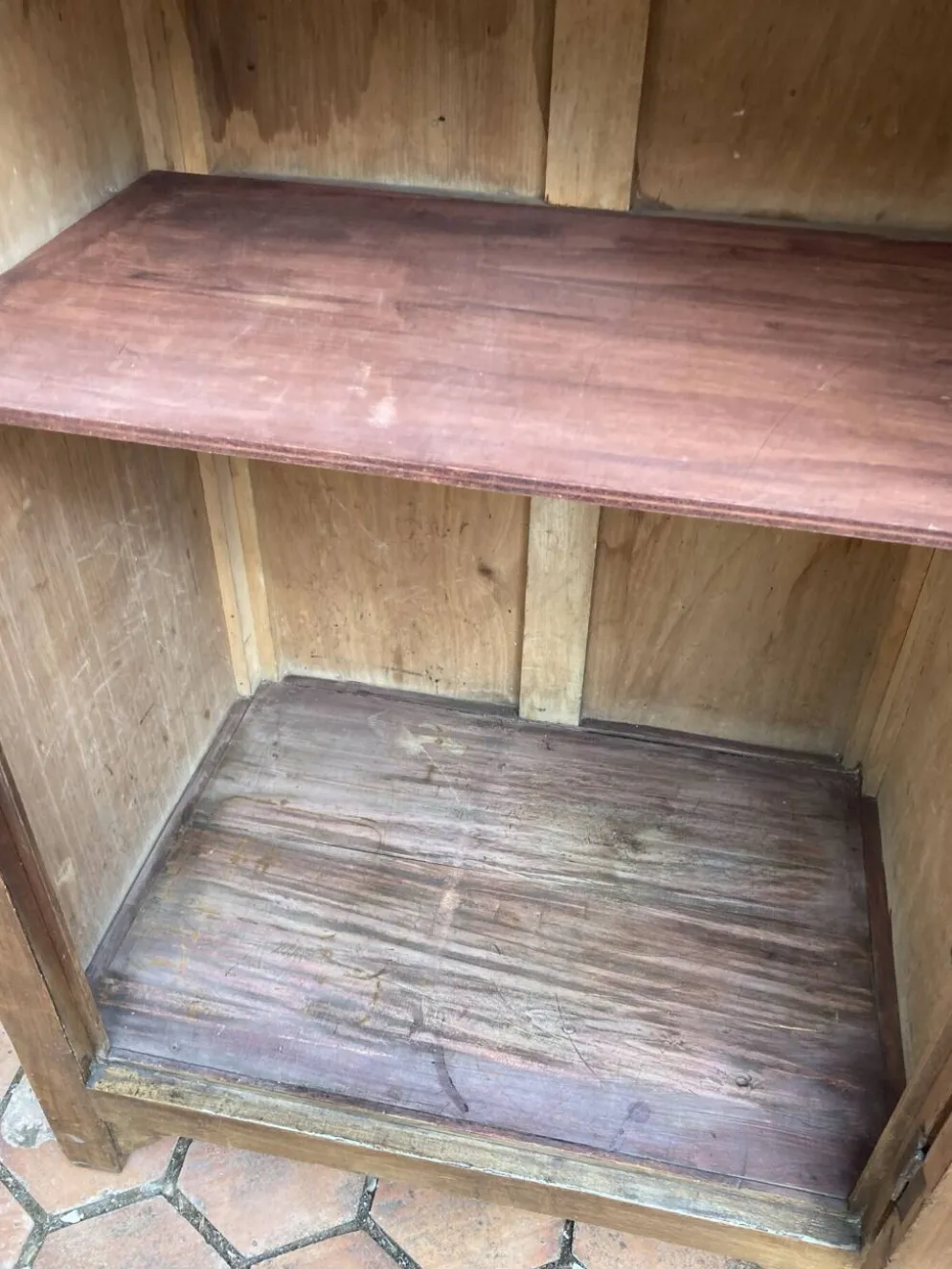 Armoire ancienne - bonnetière en bois