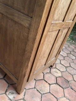 Armoire ancienne - bonnetière en bois