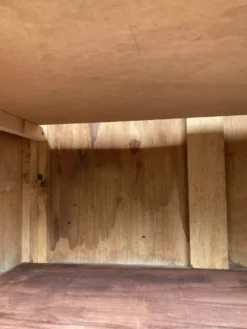 Armoire ancienne - bonnetière en bois