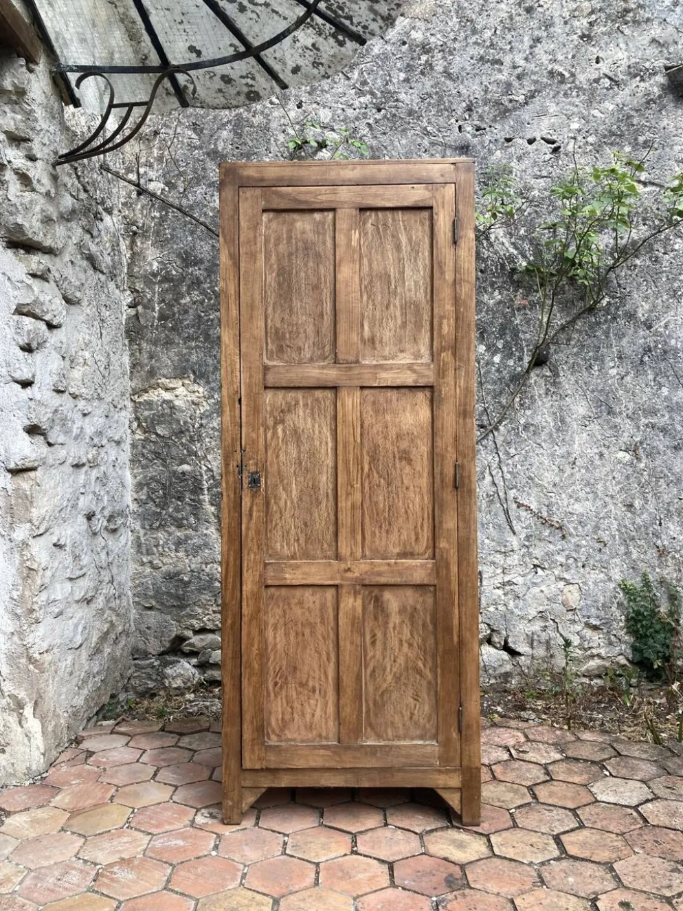 Armoire ancienne - bonnetière en bois
