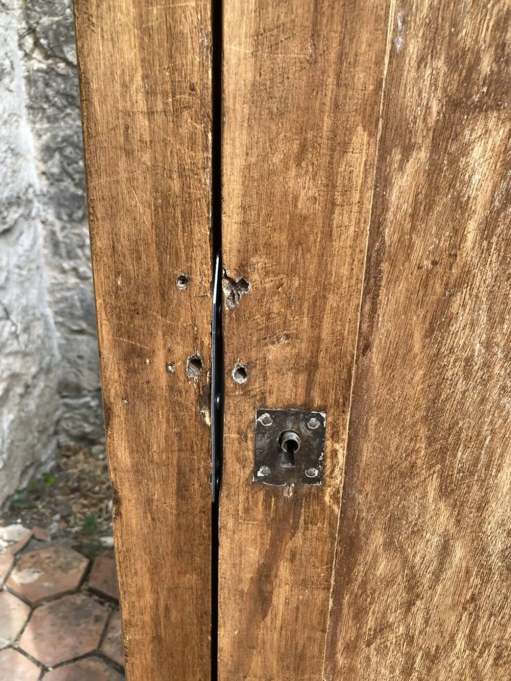 Armoire ancienne - bonnetière en bois