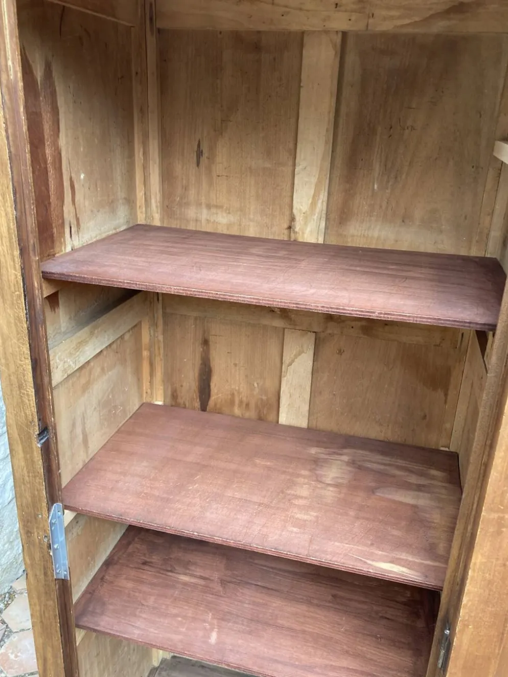 Armoire ancienne - bonnetière en bois