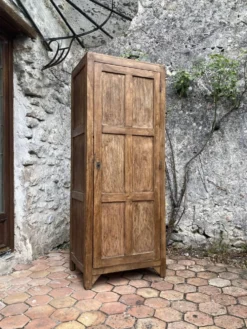 Armoire ancienne - bonnetière en bois
