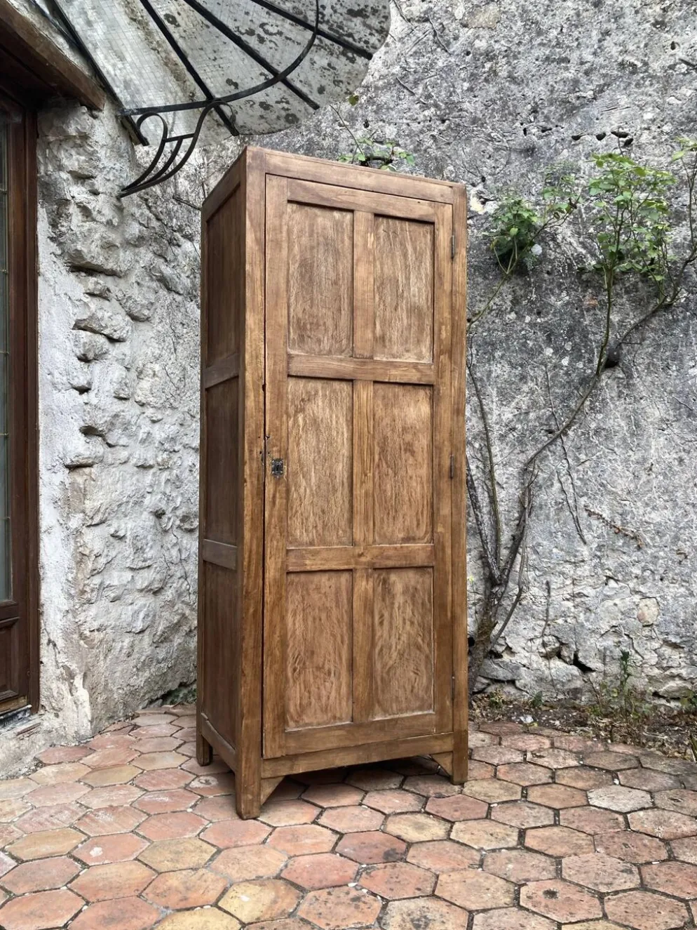 Armoire ancienne - bonnetière en bois