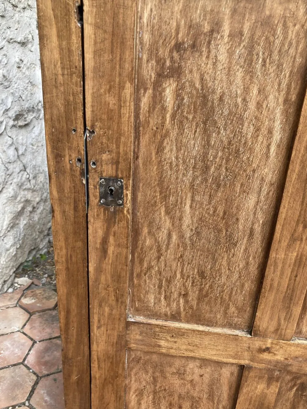 Armoire ancienne - bonnetière en bois