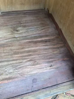 Armoire ancienne - bonnetière en bois