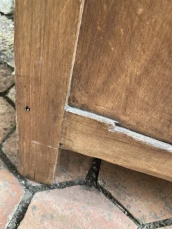 Armoire ancienne - bonnetière en bois