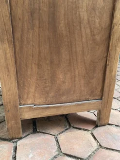 Armoire ancienne - bonnetière en bois