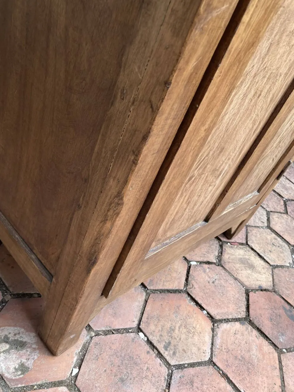 Armoire ancienne - bonnetière en bois
