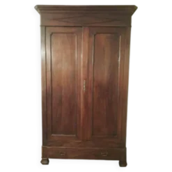 Armoire ancienne de style Louis Philippe en noyer