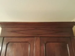 Armoire ancienne de style Louis Philippe en noyer