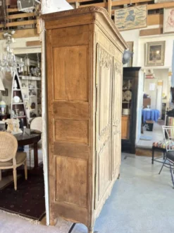 Armoire ancienne ,deux portes, en chêne décapée, Style Louis XV