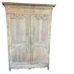 Armoire ancienne ,deux portes, en chêne décapée, Style Louis XV