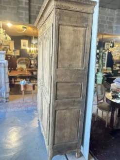 Armoire ancienne ,deux portes, en chêne décapée, Style Louis XV
