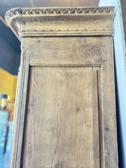 Armoire ancienne ,deux portes, en chêne décapée, Style Louis XV