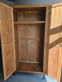 Armoire ancienne en bois