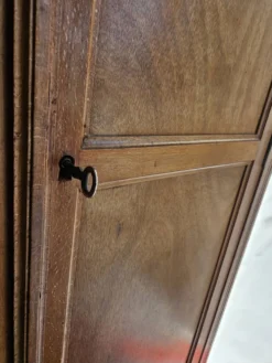 Armoire ancienne en bois