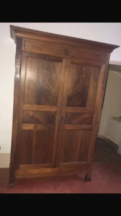 Armoire ancienne en noyer