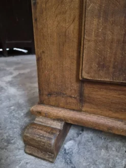 Armoire ancienne française en chêne à une porte, XVIIIe siècle