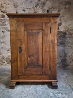 Armoire ancienne française en chêne à une porte, XVIIIe siècle