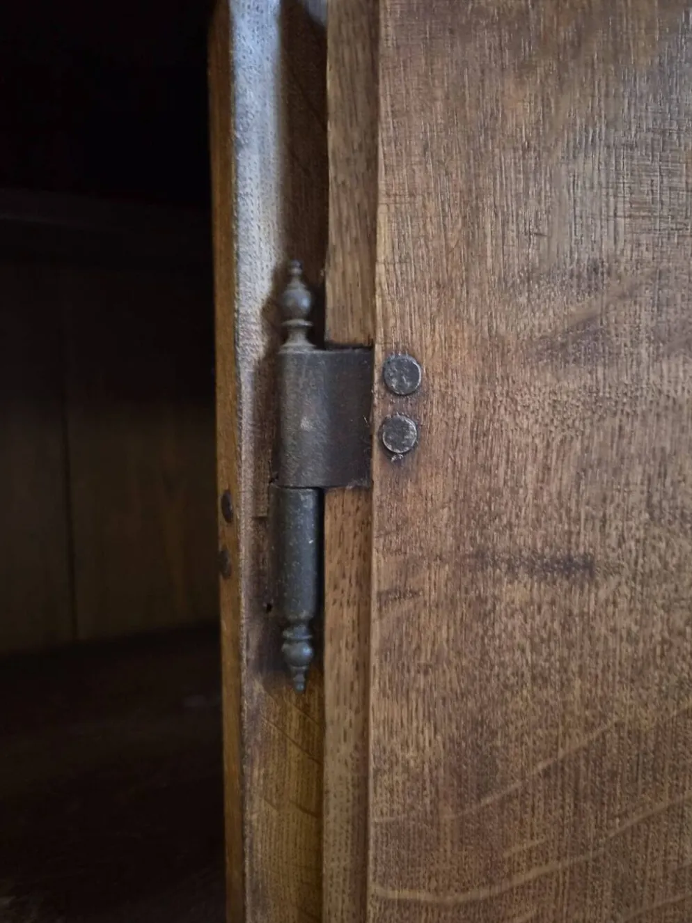 Armoire ancienne française en chêne à une porte, XVIIIe siècle