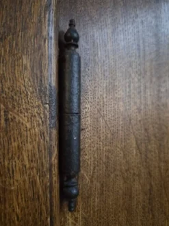 Armoire ancienne française en chêne à une porte, XVIIIe siècle