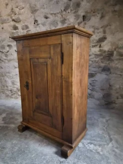 Armoire ancienne française en chêne à une porte, XVIIIe siècle