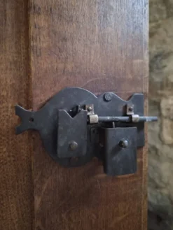 Armoire ancienne française en chêne à une porte, XVIIIe siècle
