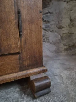 Armoire ancienne française en chêne à une porte, XVIIIe siècle